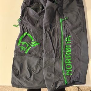 Men’s Large Norrona Outdoor Shorts with vented legs